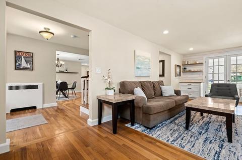 25 Rangely Rd, Waltham, MA 02453 photo 3