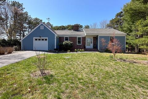 27 Tradewind Dr, Mashpee, MA 02649 photo 1