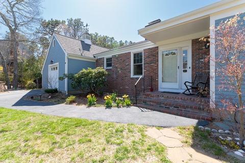 27 Tradewind Dr, Mashpee, MA 02649 photo 4