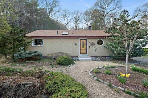 96 Old Essex Rd, Manchester, MA 01944