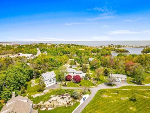 20 Ocean Ledge Dr, Cohasset, MA 02025