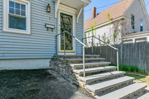 3 Lyman St, Worcester, MA 01603 photo 2