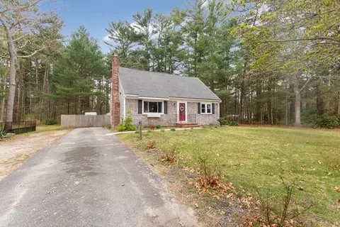 22 Windsor Dr, Wareham, MA 02571 photo 2