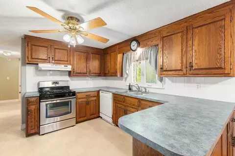 131 Ely Ave, West Springfield, MA 01089 photo 9