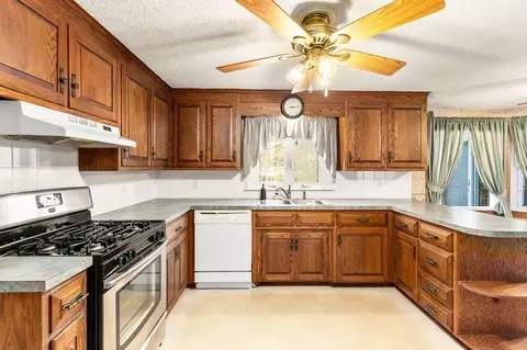 131 Ely Ave, West Springfield, MA 01089 photo 12