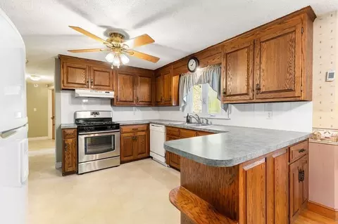 131 Ely Ave, West Springfield, MA 01089 photo 8