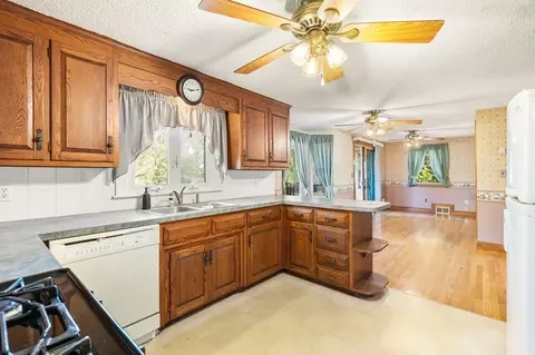131 Ely Ave, West Springfield, MA 01089 photo 10