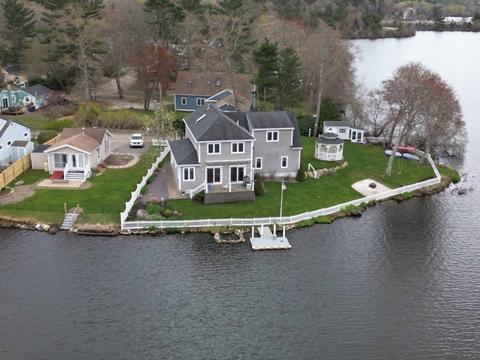 11 Perry Ave, Wareham, MA 02538