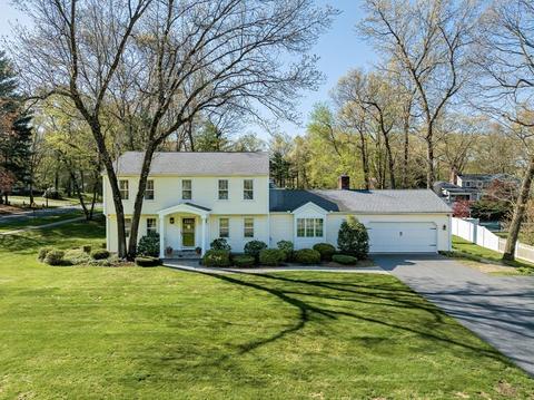 7 Cambridge Cir, Longmeadow, MA 01106