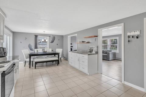 242 Gilbert Ave, Springfield, MA 01119 photo 9