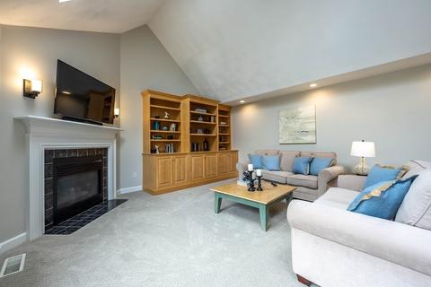 10 Devonshire Pl, Andover, MA 01810 photo 12