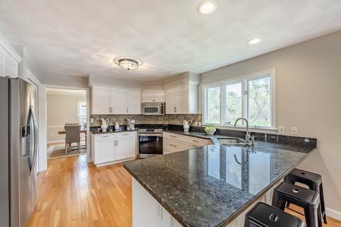 10 Devonshire Pl, Andover, MA 01810 photo 5
