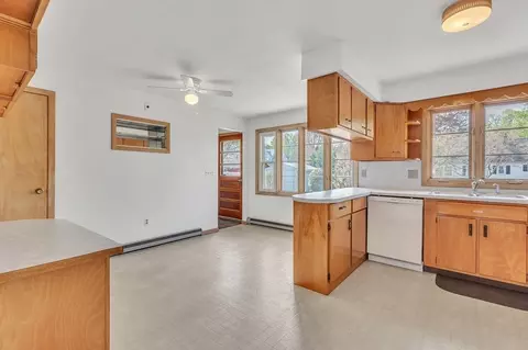 25 Hyde Ave, Chicopee, MA 01020 photo 9