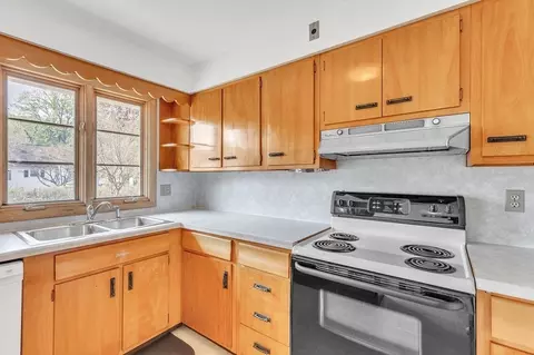 25 Hyde Ave, Chicopee, MA 01020 photo 12