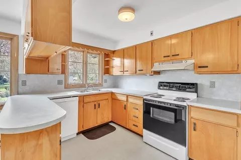 25 Hyde Ave, Chicopee, MA 01020 photo 10