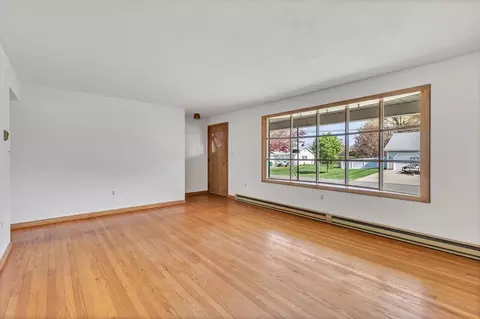 25 Hyde Ave, Chicopee, MA 01020 photo 6