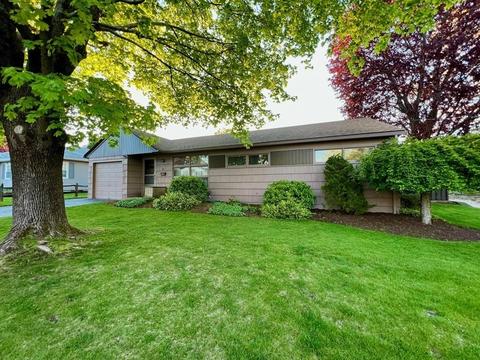 41 Arkwright Rd, Webster, MA 01570