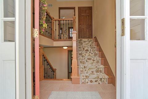 54 Audubon Rd, Reading, MA 01867 photo 3