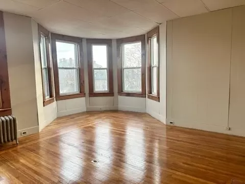 235 Beech St, Holyoke, MA 01040 photo 2