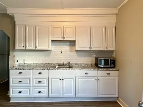 235 Beech St, Holyoke, MA 01040 photo 3