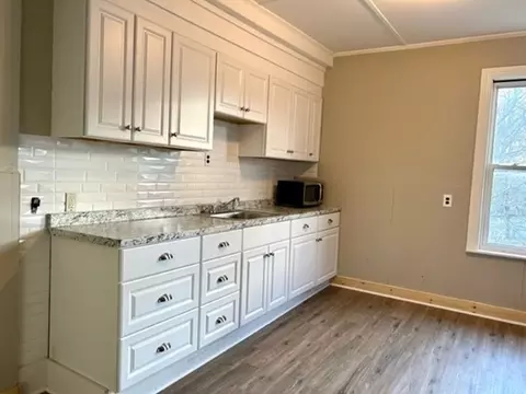 235 Beech St, Holyoke, MA 01040 photo 4