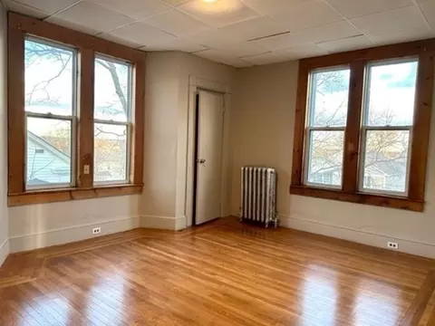 235 Beech St, Holyoke, MA 01040 photo 9