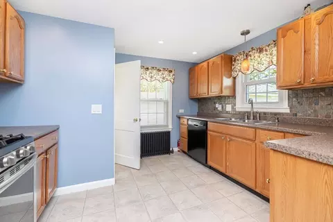 18 Redstone Dr, Springfield, MA 01118 photo 15