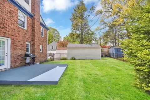 18 Redstone Dr, Springfield, MA 01118 photo 2