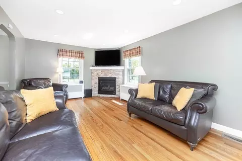 18 Redstone Dr, Springfield, MA 01118 photo 4