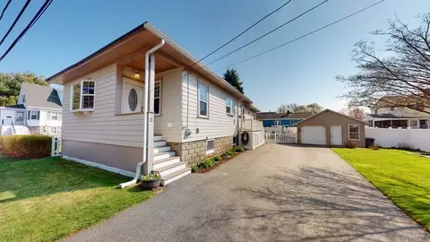 5 Douglas Rd, Saugus, MA 01906 photo 2