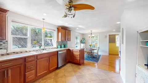 5 Douglas Rd, Saugus, MA 01906 photo 8