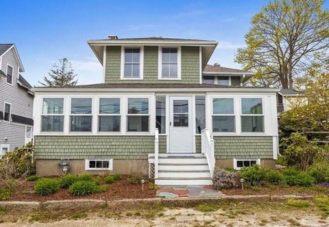 24 Hammond St, Wareham, MA 02532