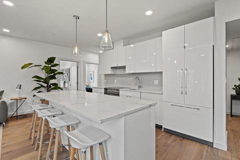 97 Elmwood St #205, Cambridge, MA 02140
