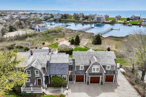 707 S Main St, Barnstable, MA 02632