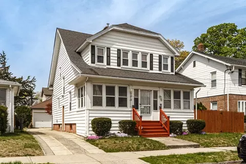 28 Meredith St, Springfield, MA 01108