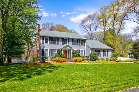 31 Enos Cir, Reading, MA 01867 photo 2