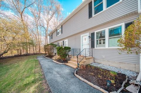 270 Sunderland Rd #23, Worcester, MA 01604