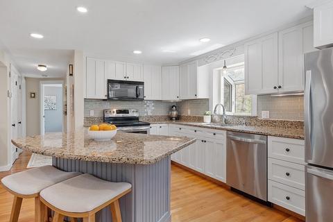 5 Mohawk Dr, Acton, MA 01720 photo 5