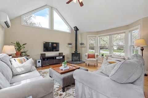 5 Mohawk Dr, Acton, MA 01720 photo 9
