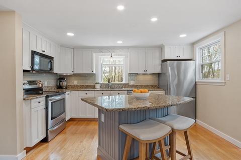 5 Mohawk Dr, Acton, MA 01720 photo 4