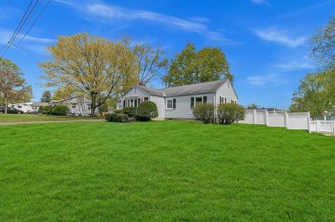 7 Riley St, Easthampton, MA 01027 photo 3