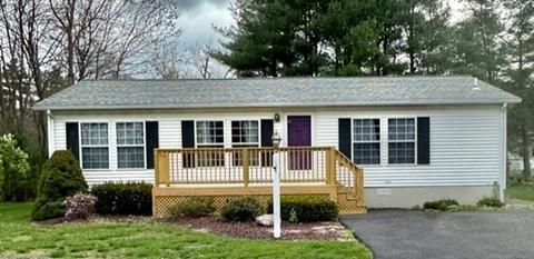 15 Trailwood Dr, Bridgewater, MA 02324