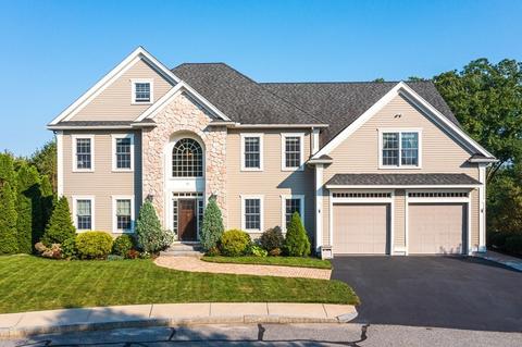 19 Skyewood Dr, Stoneham, MA 02180