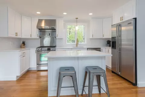 88 Lindbergh Ave, Needham, MA 02494 photo 2