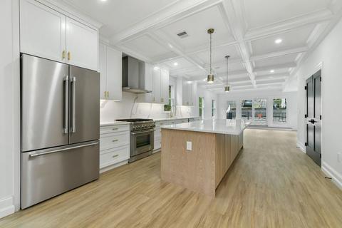 774 E Fourth #2, Boston, MA 02127