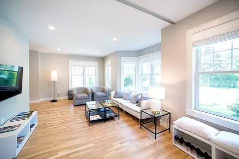 32 Pleasant St #32, Needham, MA 02492