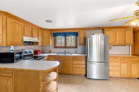 90 Mechanic St, Barre, MA 01005 photo 18