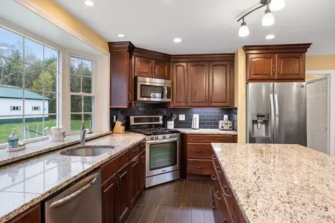 85 Forest St, Dunstable, MA 01827 photo 9
