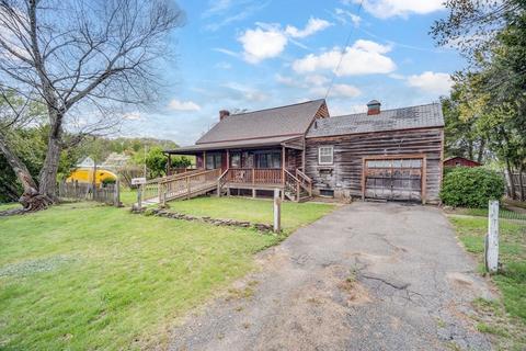 20 Towne St, Chicopee, MA 01013 photo 2