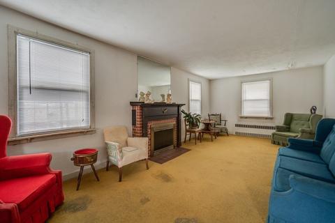 20 Towne St, Chicopee, MA 01013 photo 11